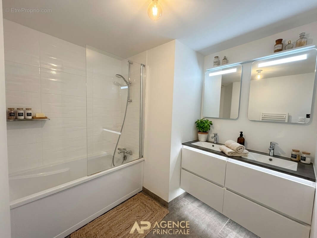 Appartement T4 / Terrasse / Parking / Cave - proche mer - La Rochelle - photo 13
