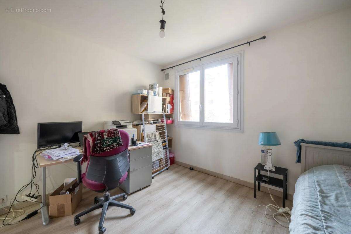Appartement à LES CLAYES-SOUS-BOIS