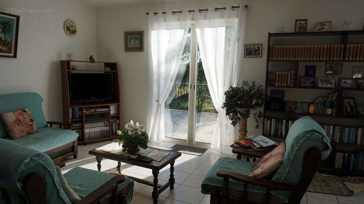 Maison à CASTELNAU-MONTRATIER