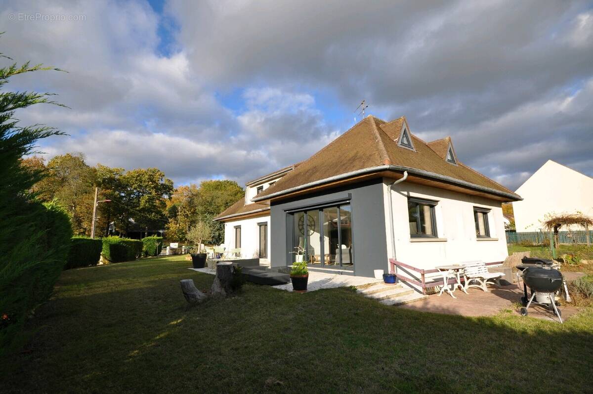 Maison à BRUYERES-LE-CHATEL