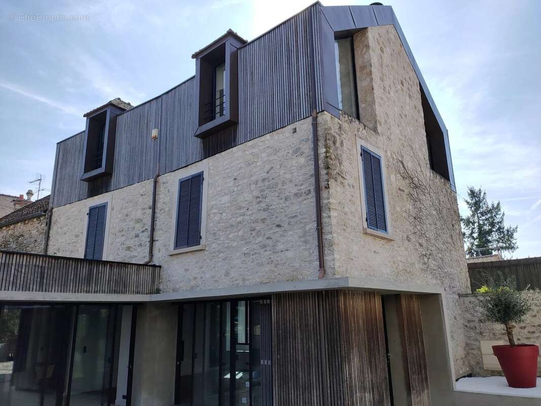 Maison à CRESPIERES