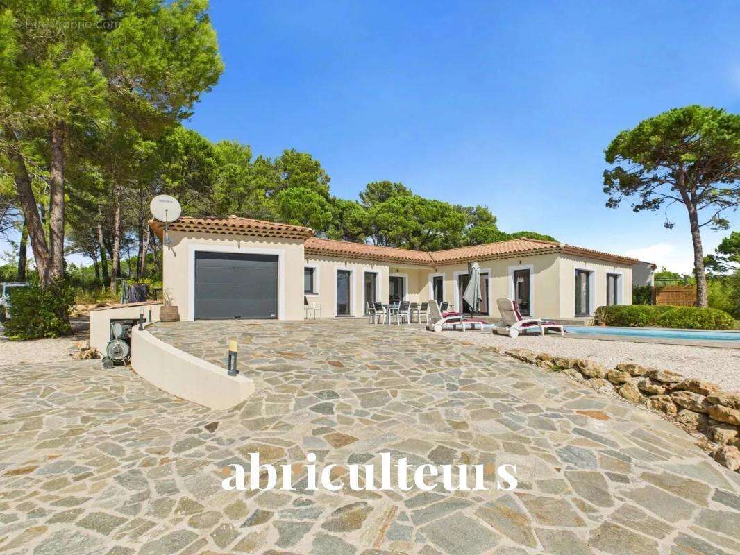 Maison à BAGNOLS-EN-FORET