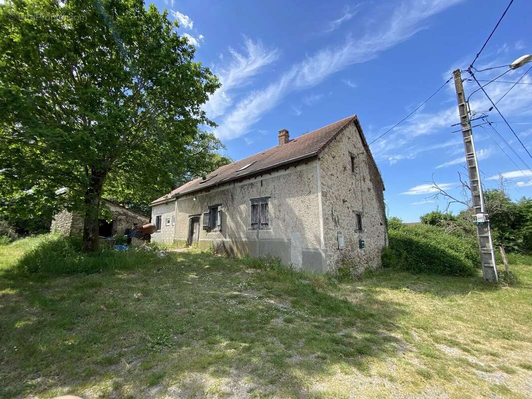 Maison à DOMPIERRE-LES-EGLISES