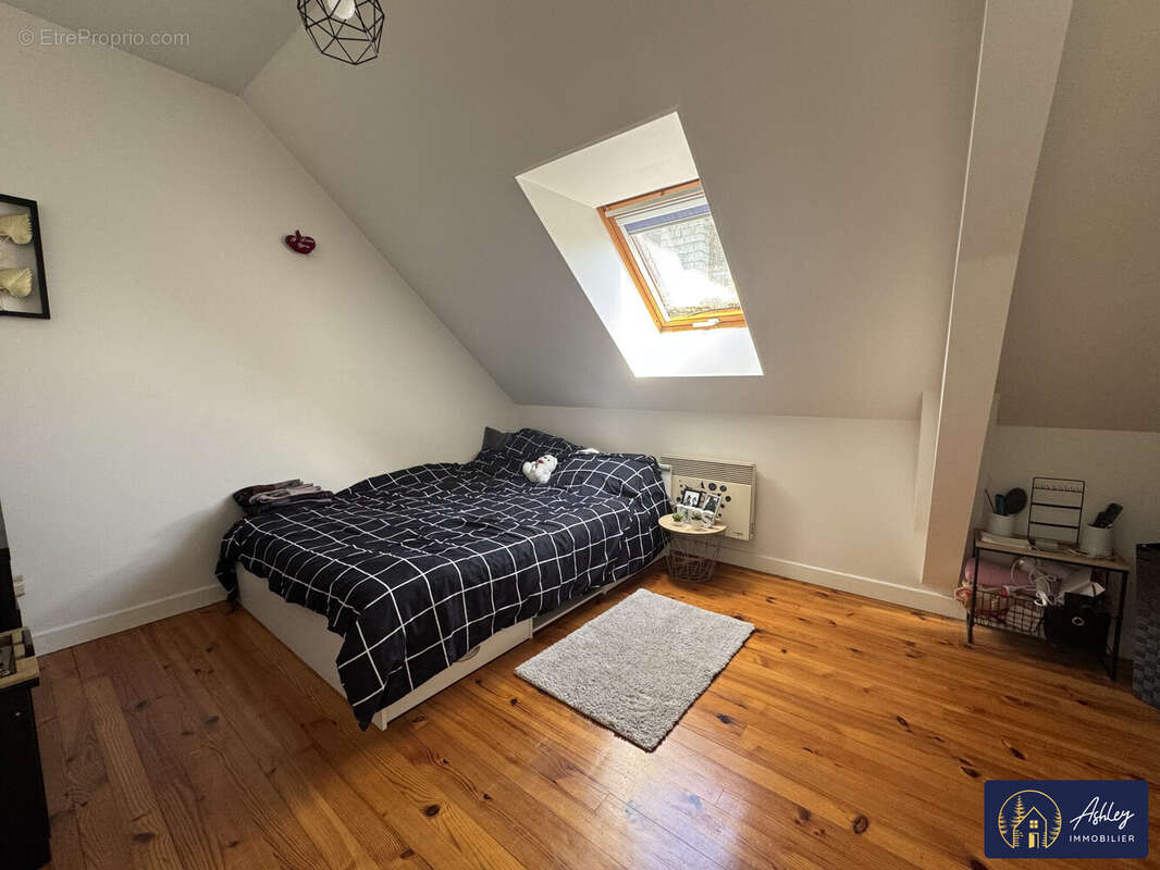 Maison à vendre 12 pièces YDES - Maison à YDES