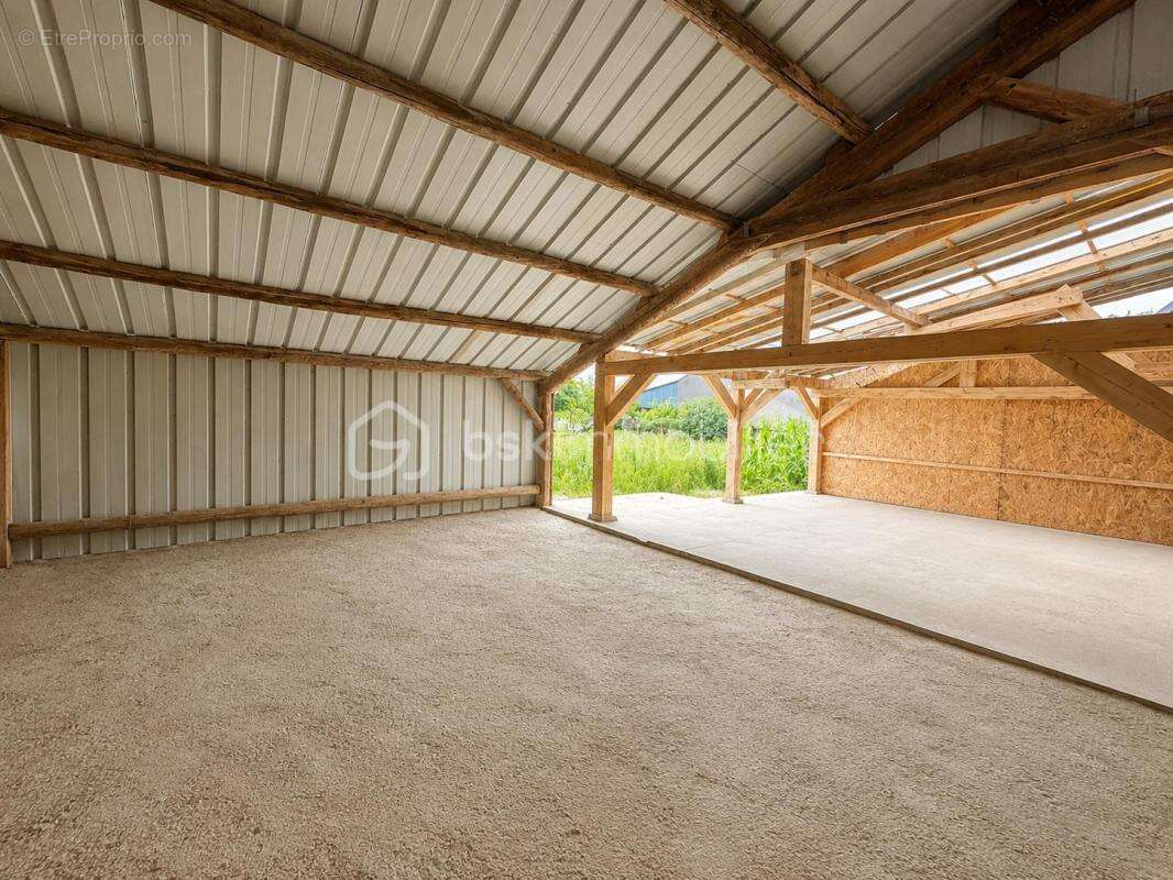 Grande maison de campagne avec plusieurs dépendances - photo 16