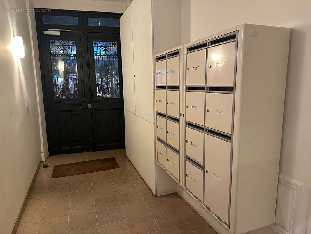 Appartement à PARIS-1E