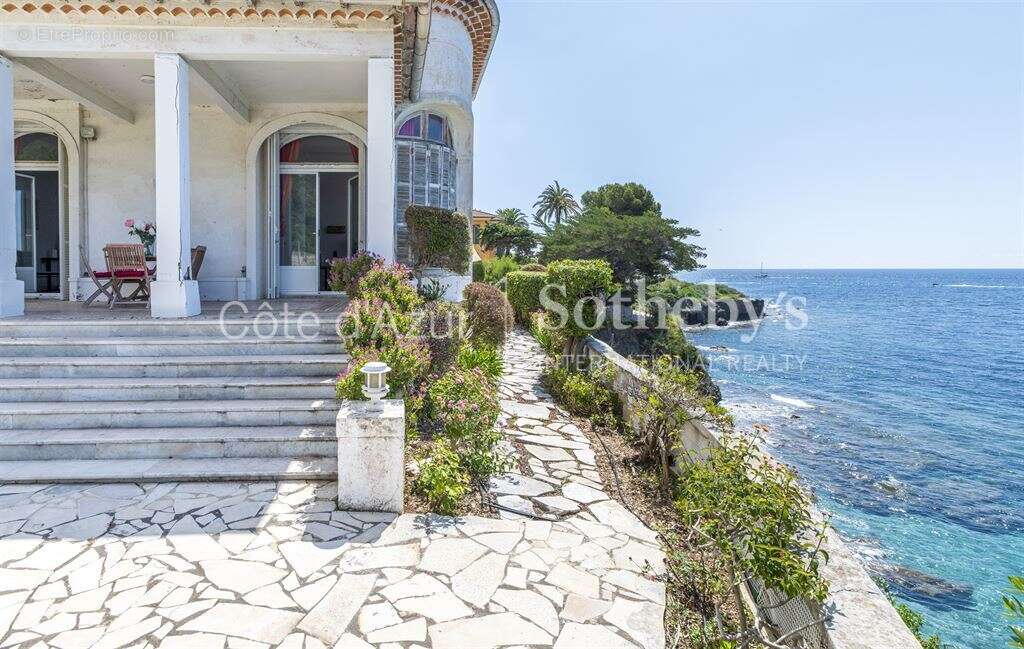 Propriété pieds dans l’eau avec deux maisons à rénover à Cap d’Ail près de Monaco - photo 15