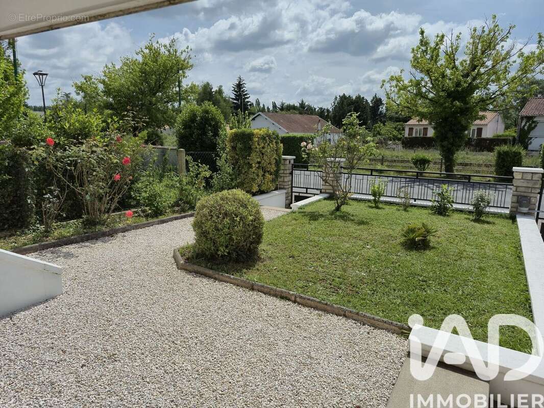 Photo 2 - Maison à CHANIERS