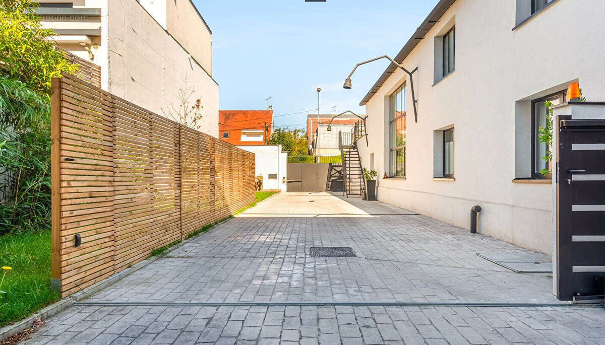 Autre à SAINT-MAUR-DES-FOSSES