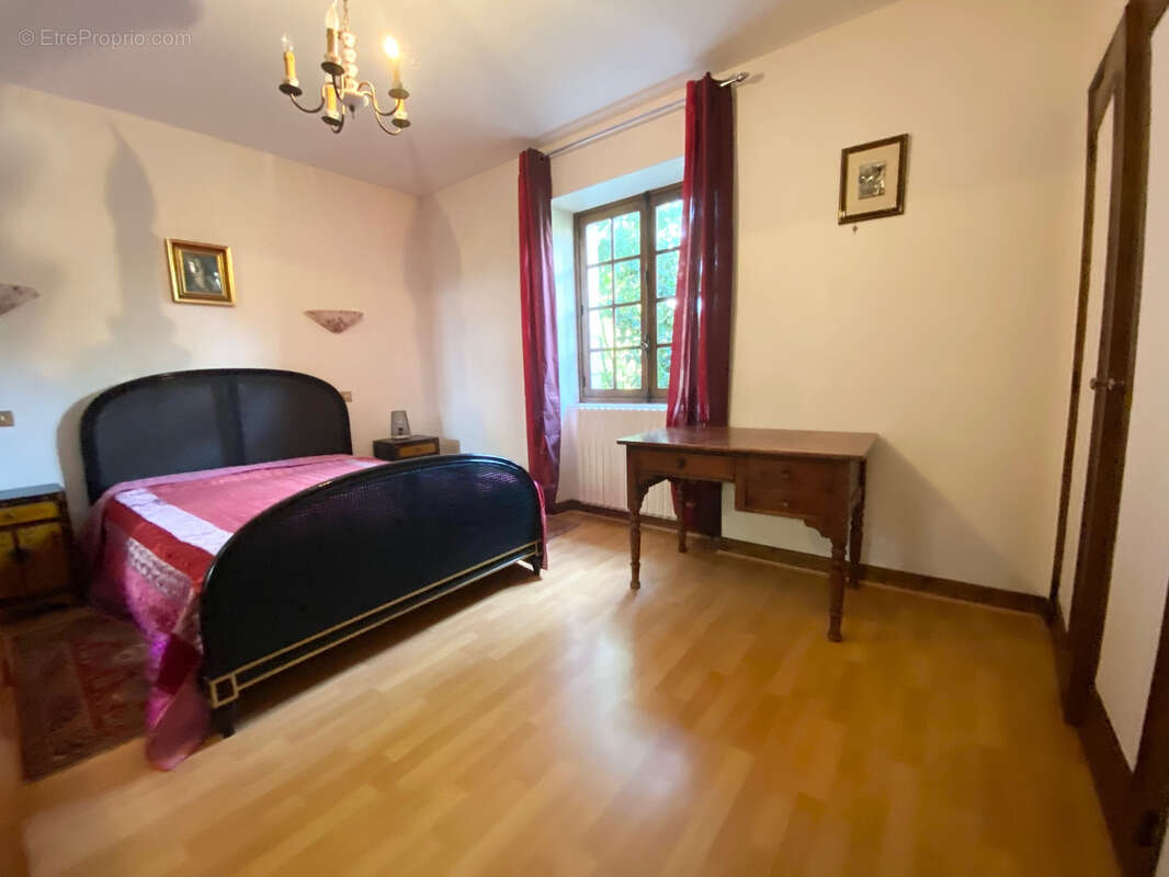 Maison à SAINT-PANTALEON-DE-LARCHE