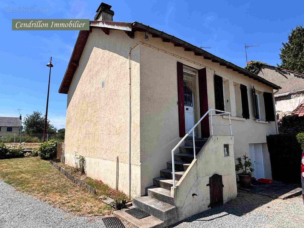 Tout petit prix ! Maison indépendante à rénover offrant un jardin, une dépendance et un emplacement privilégié - photo 3
