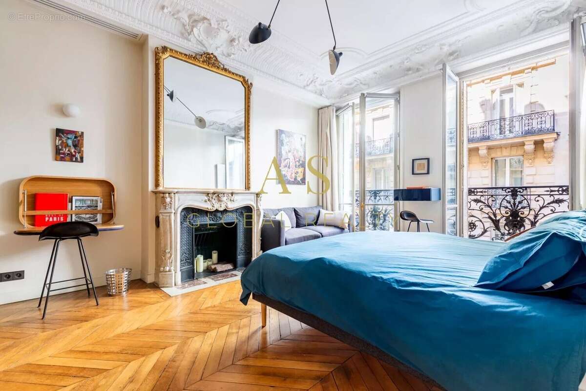 Appartement à PARIS-8E