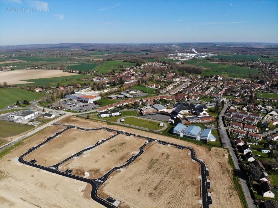 Photo Terrain à Auneuil au prix de 73 000€