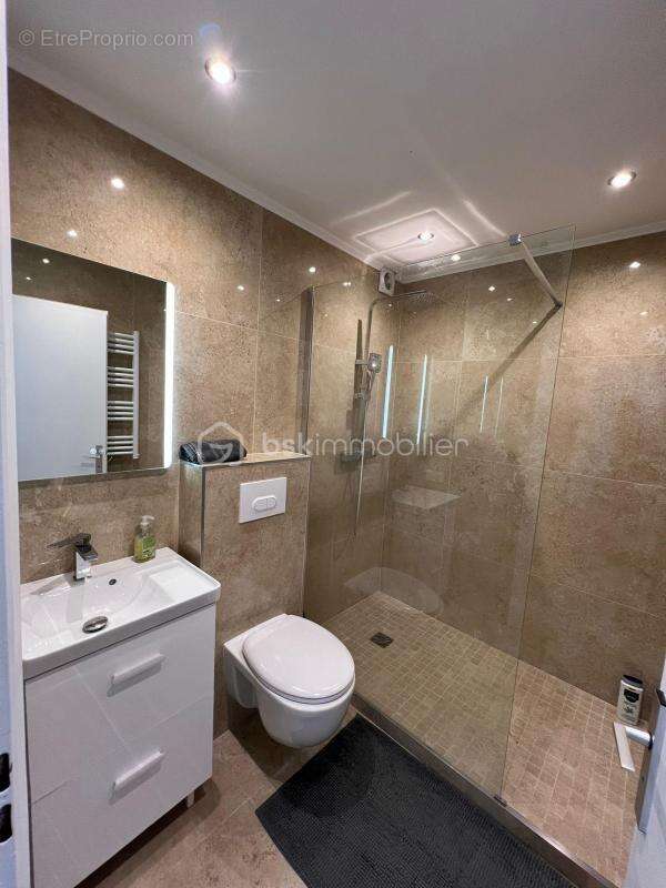 Studio rénové avec balcon et aperçu mer – Idéal investissement - photo 4