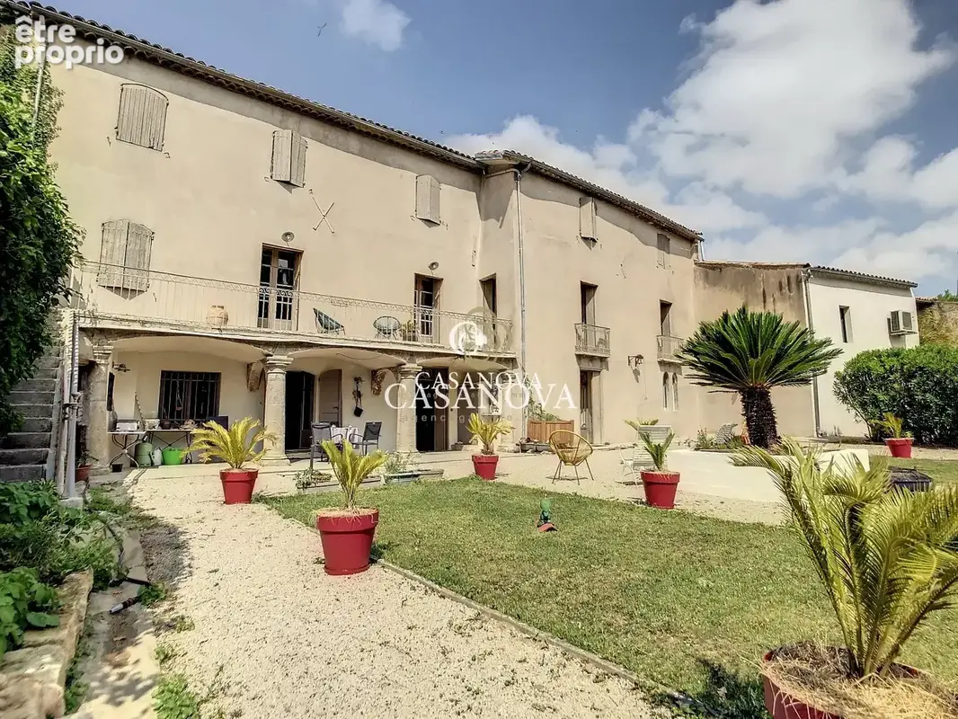 Charme & authenticité ! BATISSE de CARACTERE datant de 1789 proposant 350 m² avec jardin et piscine. Idéale pour un PROJET D'ACC - photo 10