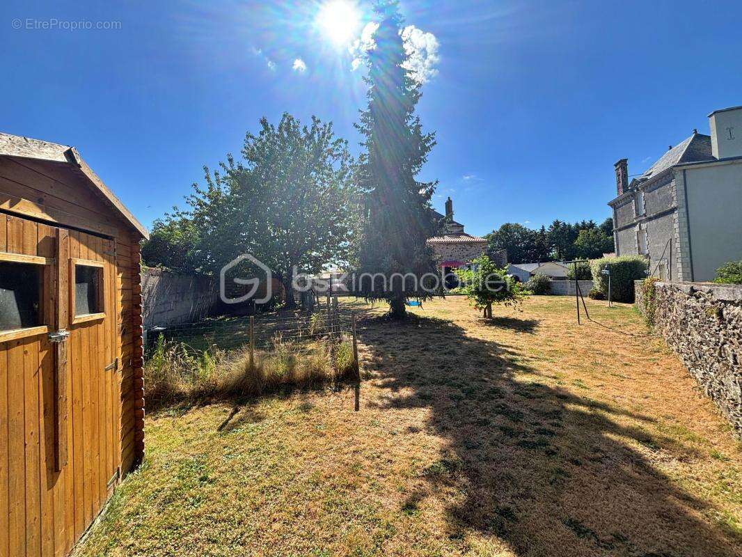 Découvrez le charme d'une maison spacieuse - photo 17