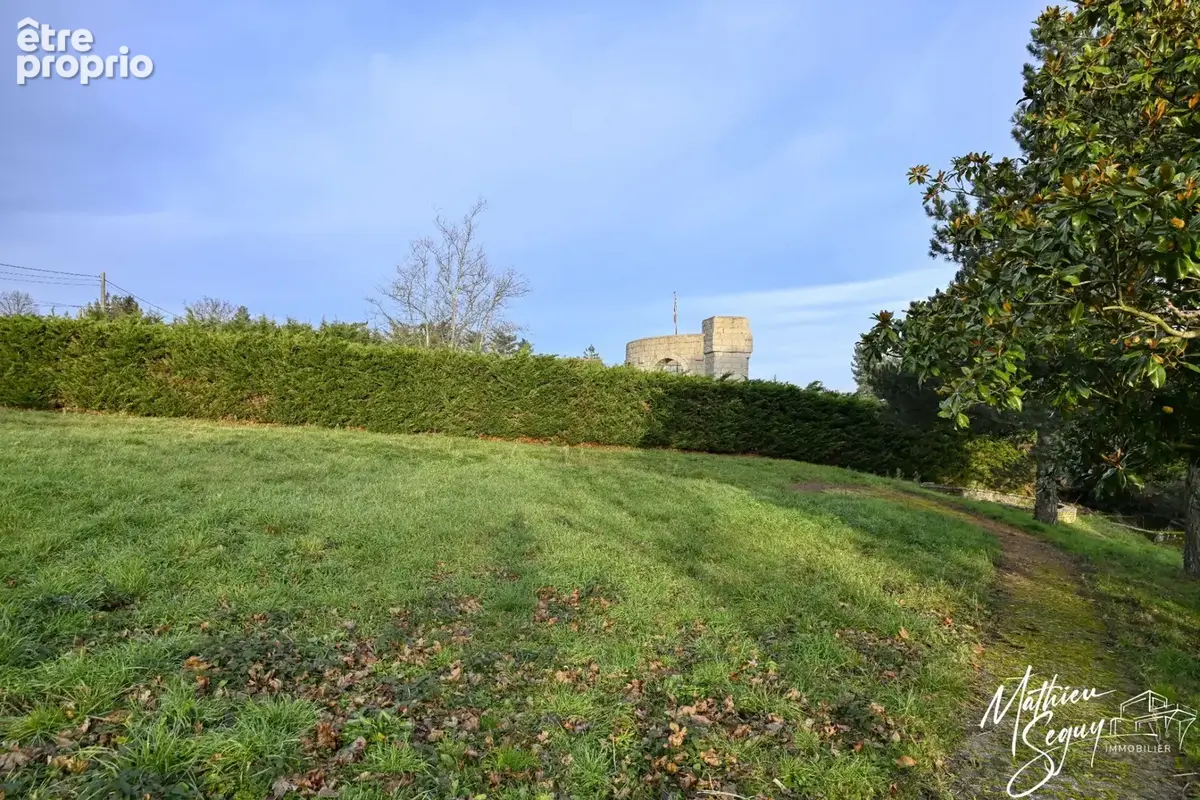 VAUGNERAY - Terrain à bâtir pour une maison P5 à étage + garage - photo 7