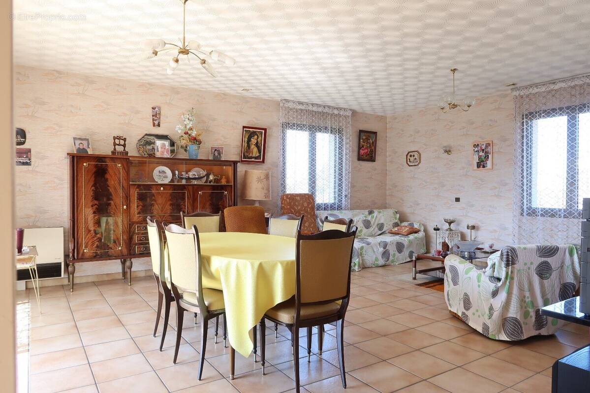 Maison à MONTROND-LES-BAINS