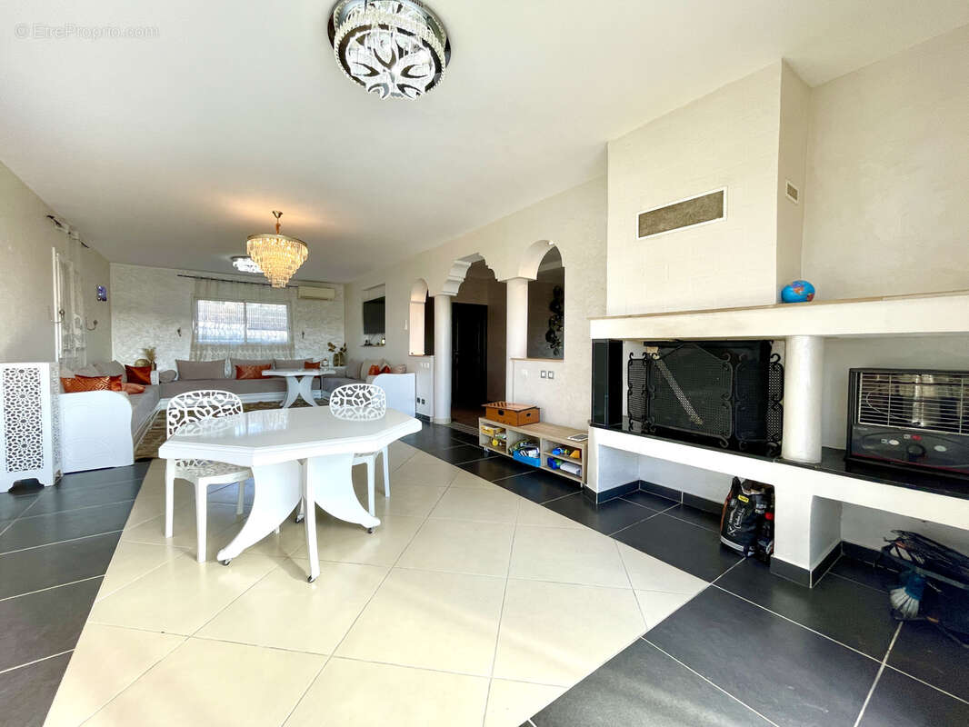Maison à CEYRAS