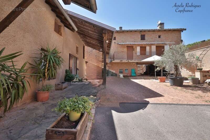 Maison à vendre 8 pièces VERGISSON (71) - photo 2