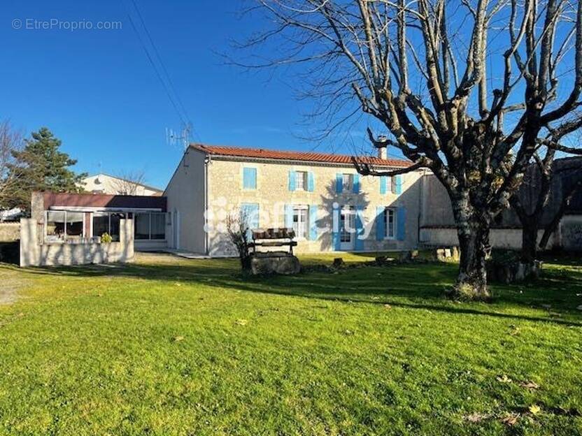 Maison à SEMUSSAC