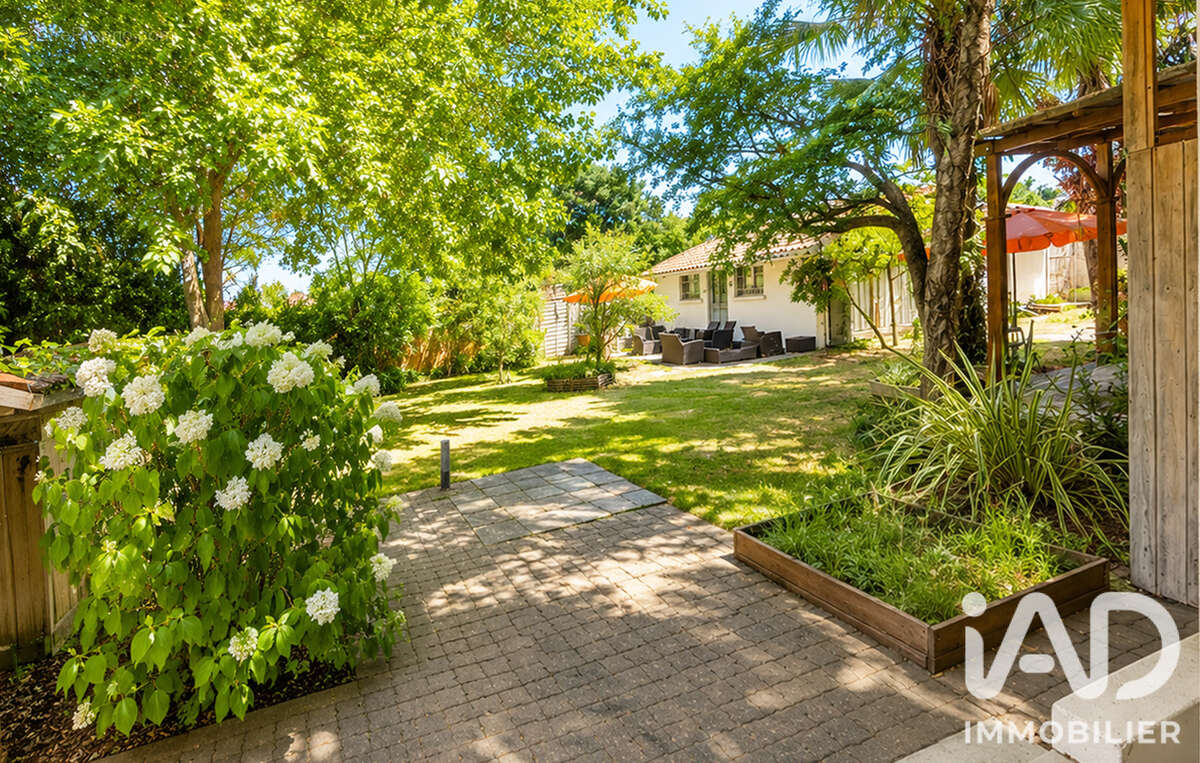 Maison 308 m² à Ares  - photo 6