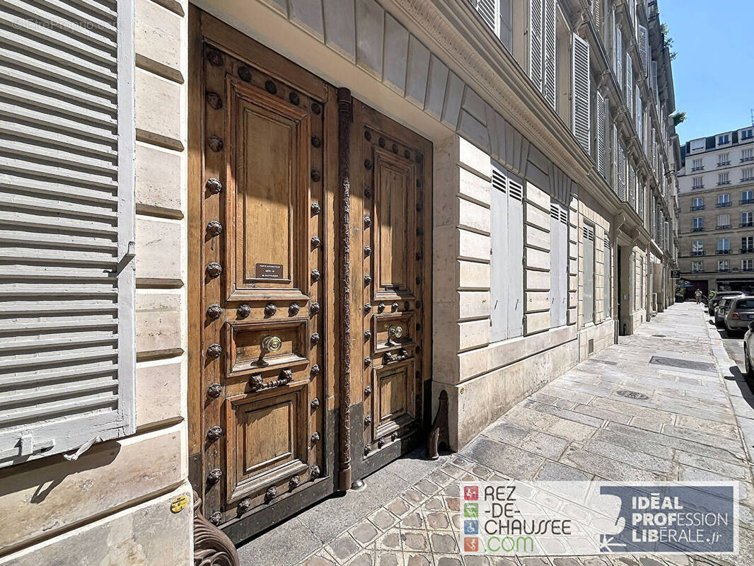 Commerce à PARIS-8E