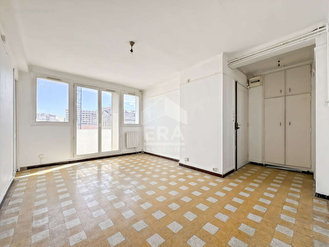 Appartement à MARSEILLE-3E
