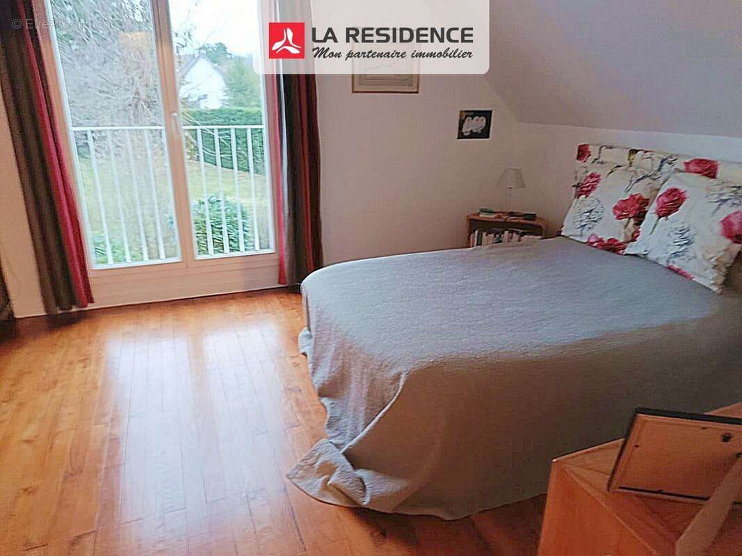 Maison 132 m² à Le Mesnil-Saint-Denis  - photo 5