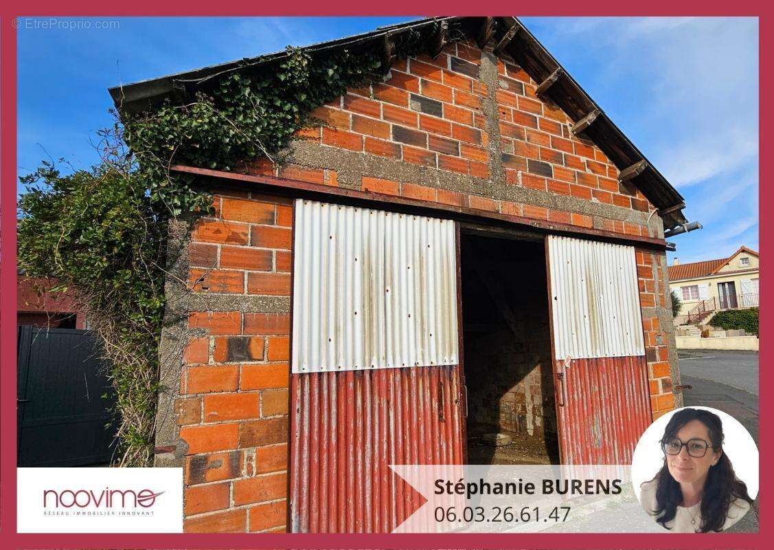 Parking à MAULEVRIER