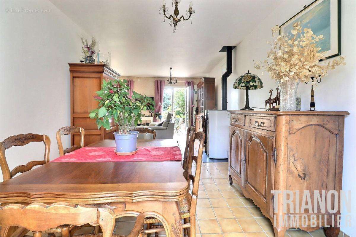 Maison à CHANTELOUP-LES-VIGNES