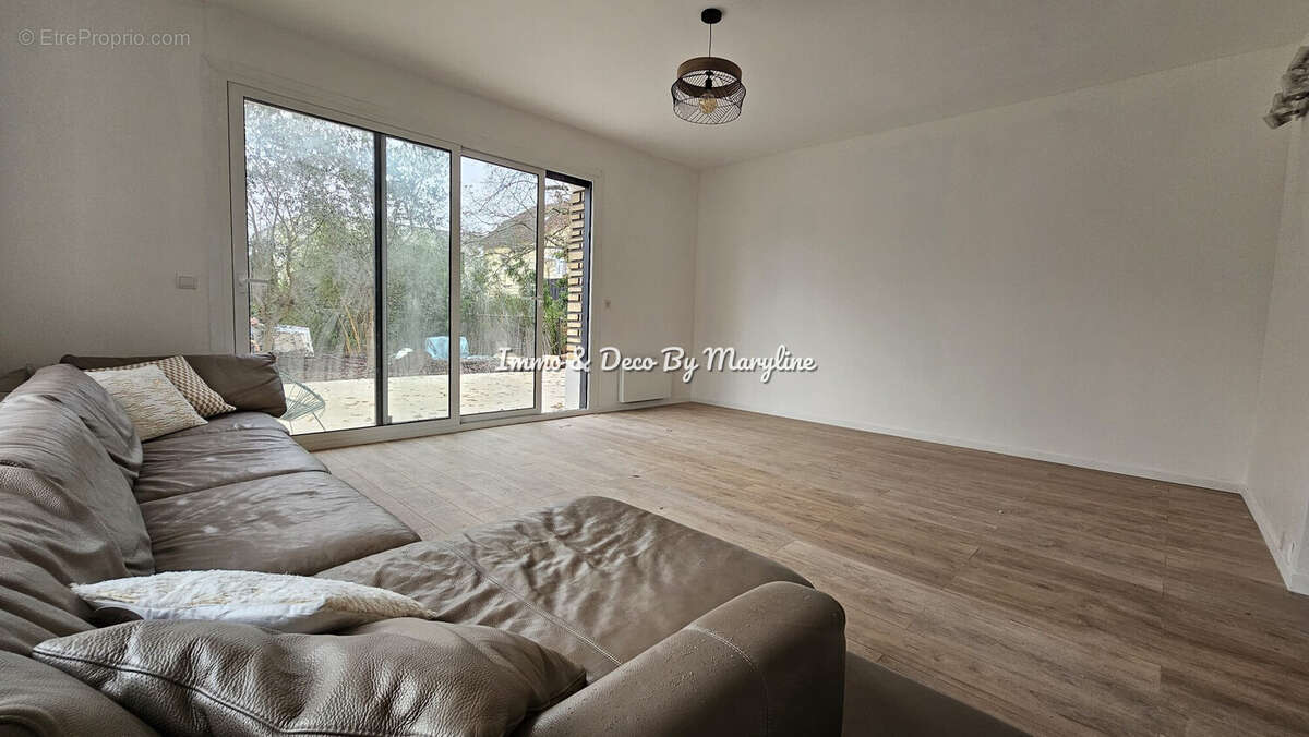 Maison à SAINT-MAUR-DES-FOSSES