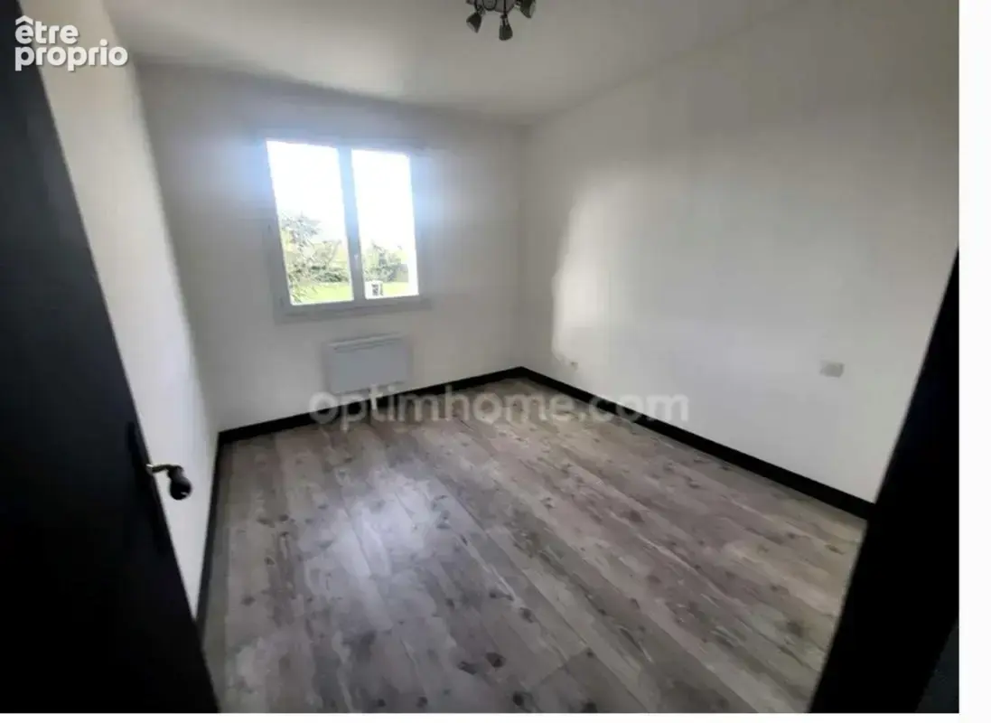 Maison rénovée avec 3 chambres, 1 200 m² de terrain et vue dégagée – Au calme ! - photo 5
