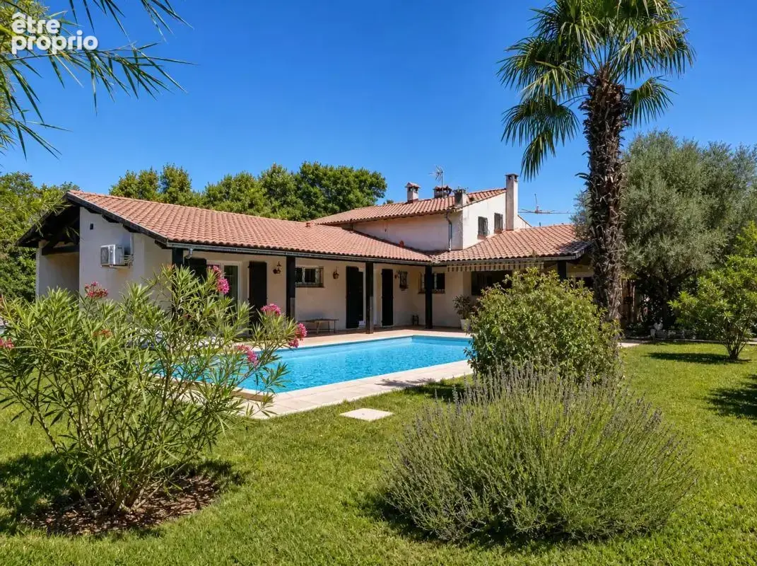 Grande maison familiale avec piscine et dépendance - photo 2