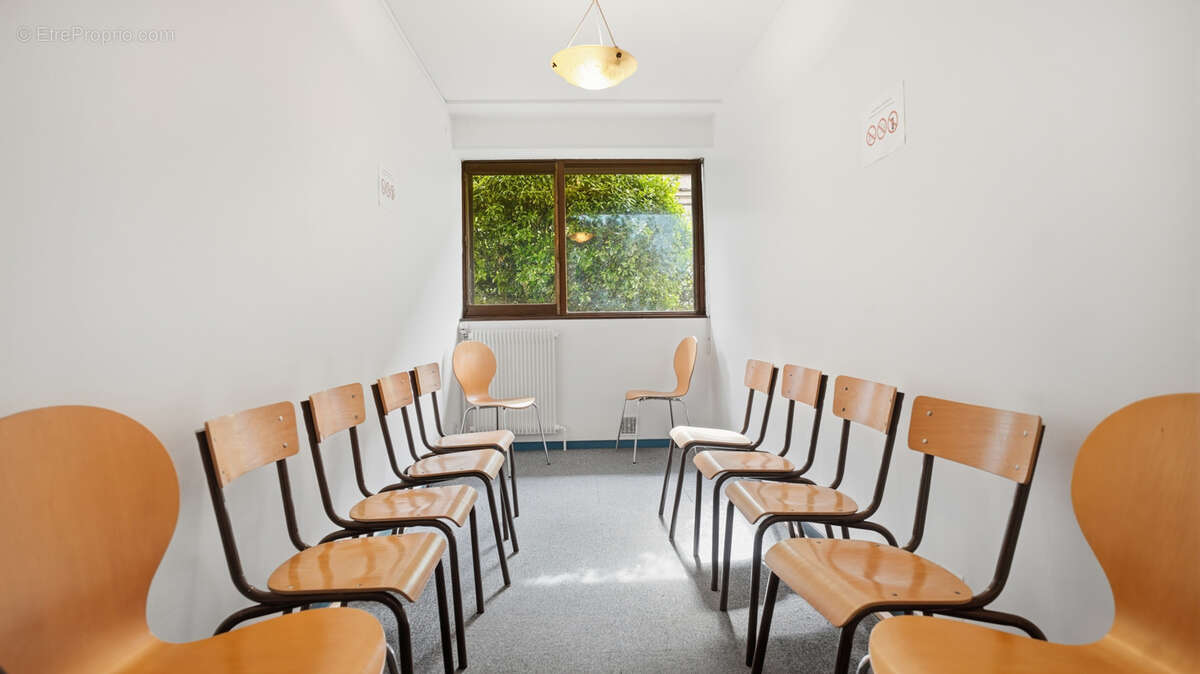 Commerce à FONTAINEBLEAU