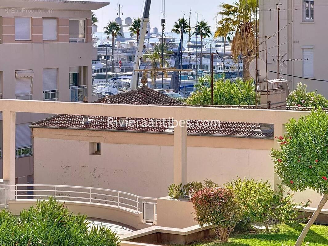 Appartement à VALLAURIS