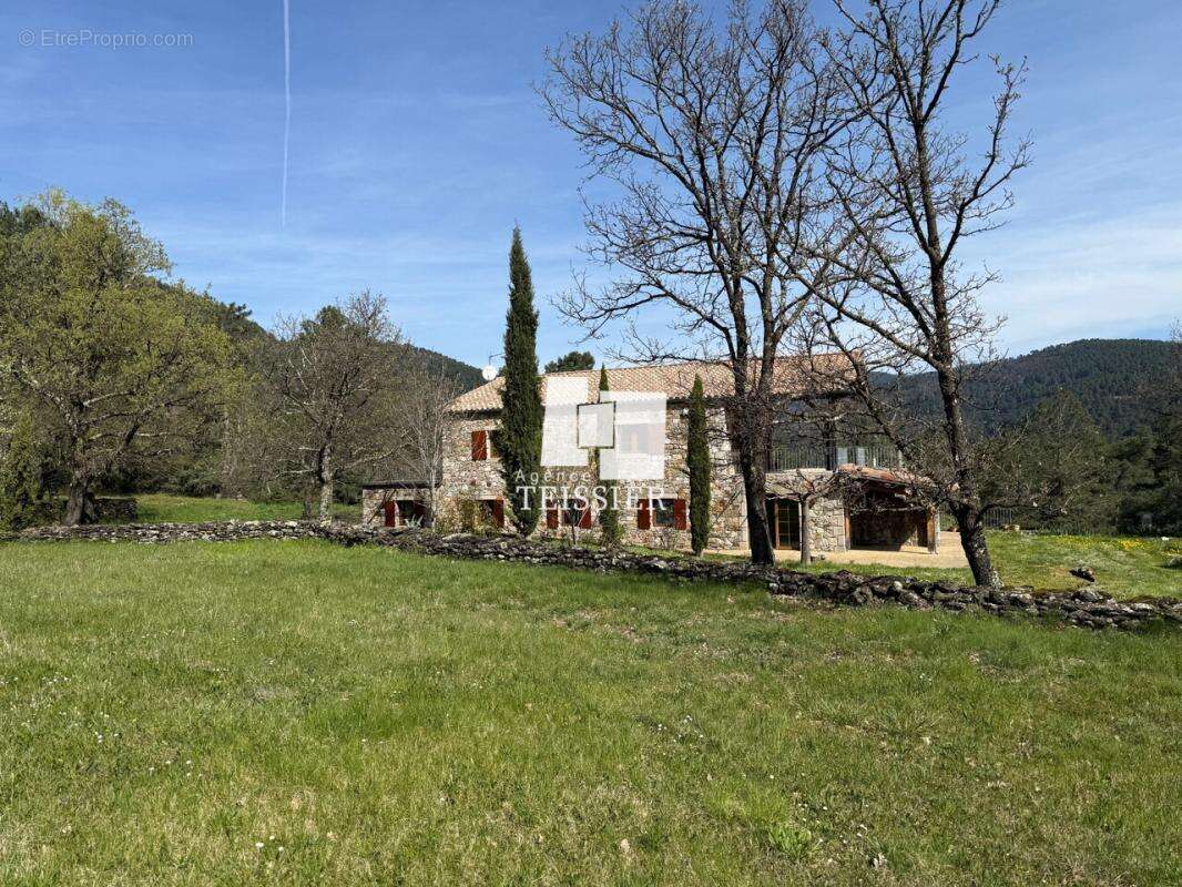 Maison à SAINT-PIERRE-SAINT-JEAN