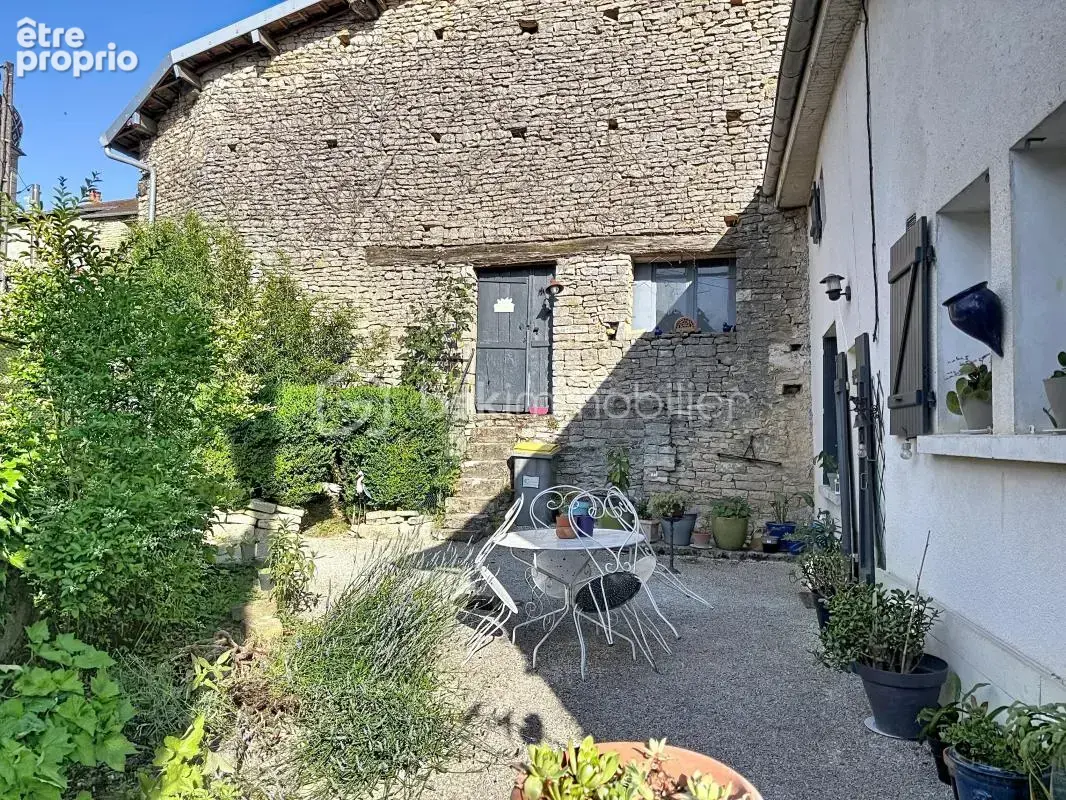 Maison en pierre avec grange et fort potentiel - photo 9