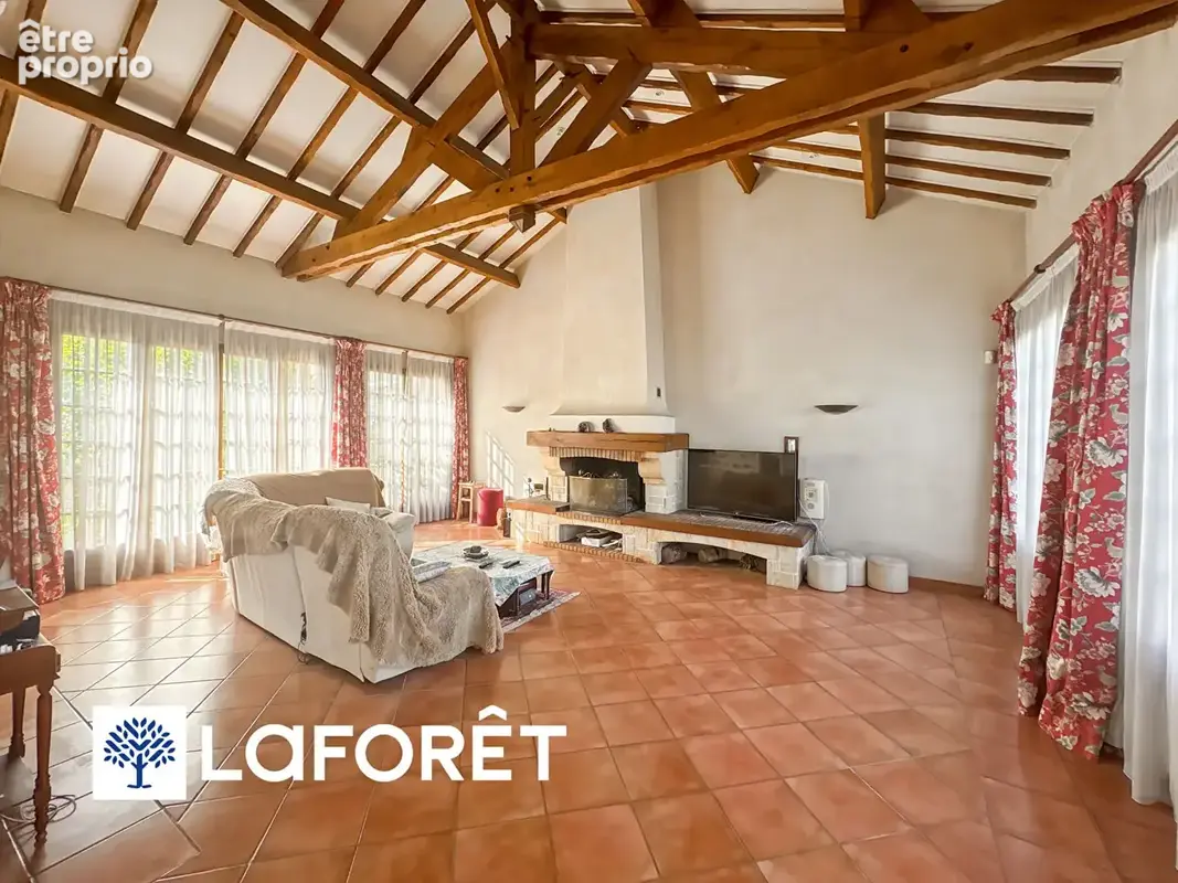 Maison 6 pièces à vendre à Sainte Geneviève des Bois Proximité gare commerces - Réf 11032 - photo 2