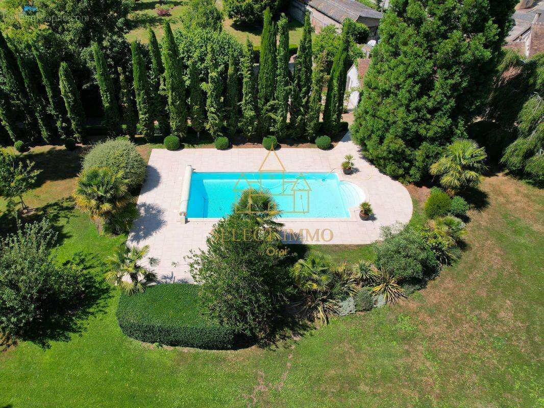 Une propriété d’exception avec dépendance sur une presqu'île aux portes de Paris - photo 2