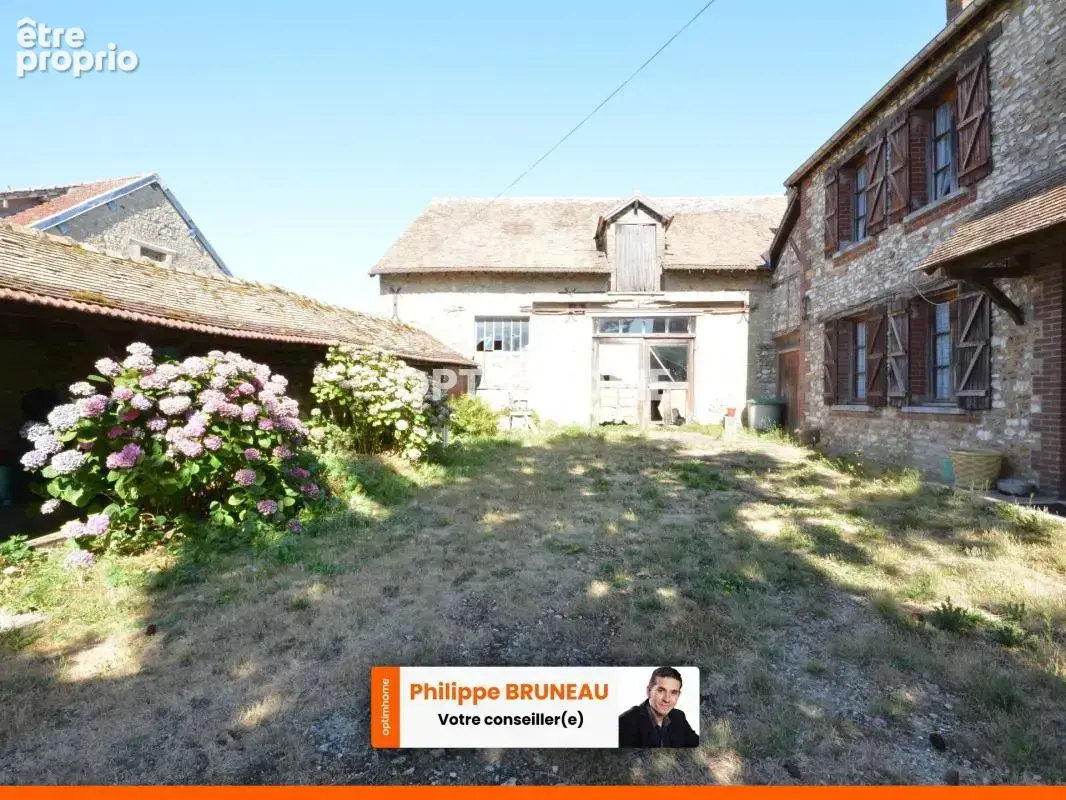 Maison de caractère à Douains – 3 chambres, dépendances et terrain - photo 2