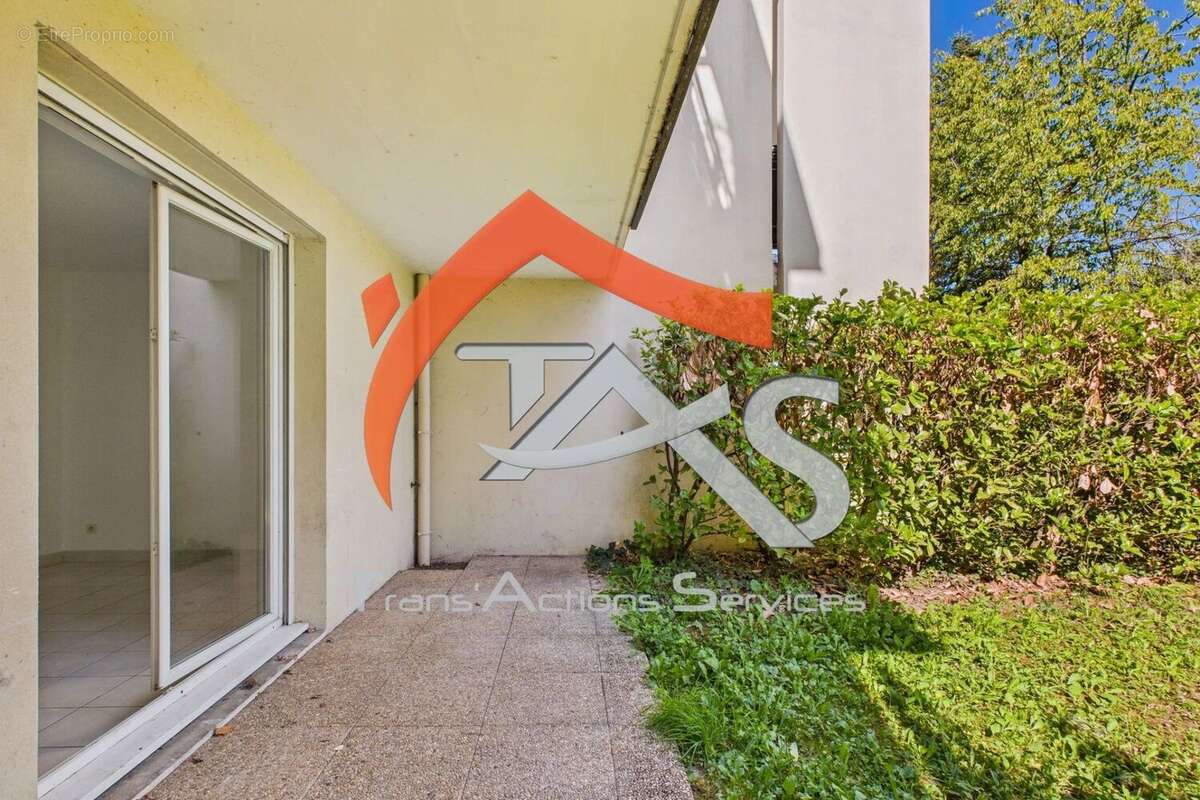 Appartement à LES ROCHES-DE-CONDRIEU