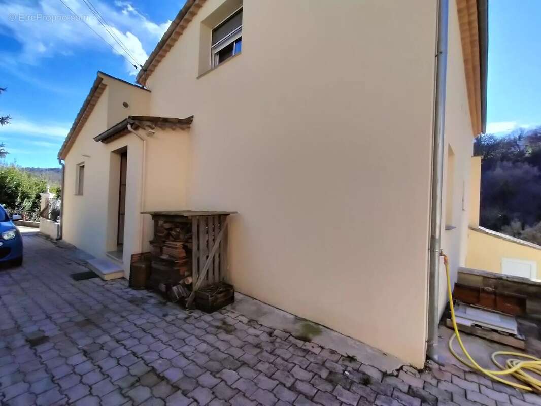 Appartement à TOURRETTES-SUR-LOUP