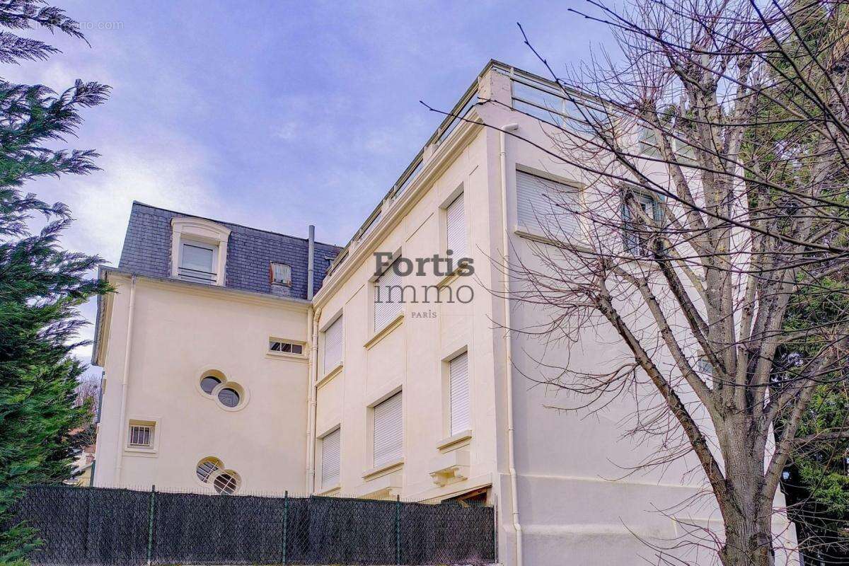 Maison à LE MESNIL-LE-ROI