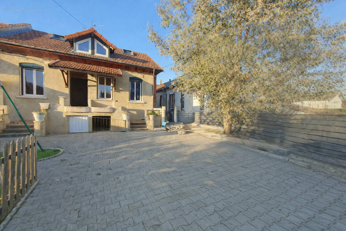 Maison à RIORGES