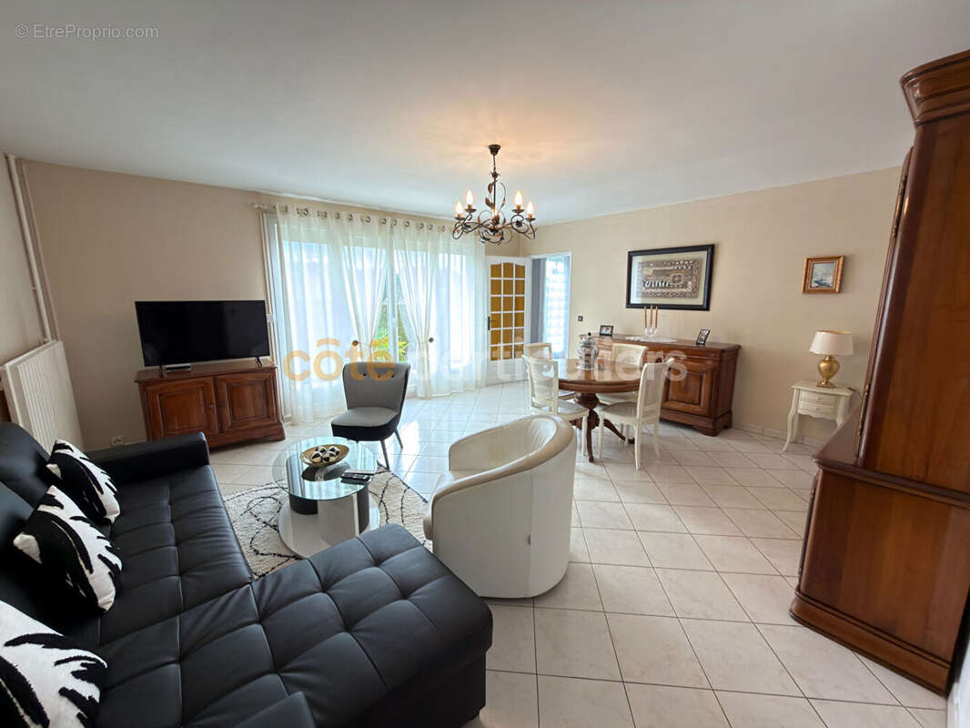 Maison à SAINT-SEBASTIEN-DE-MORSENT