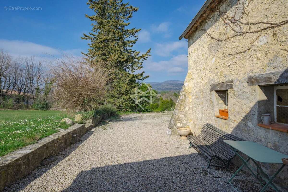 Maison à TOURRETTES