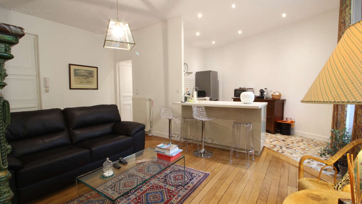 Bel appartement T2 avec ascenseur en centre-ville de Vichy avec cave et mansarde - photo 4