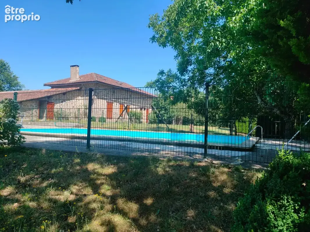 Maison 5 pièces 162 m² à vendre à Saint-Mathieu (87440) - photo 1