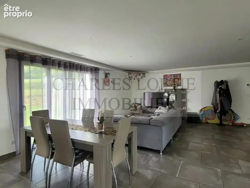 Superbe et spacieuse maison contemporaine située à proximité de Montcuq, dans la région du Quercy blanc, sur un terrain de 3 276 - photo 7